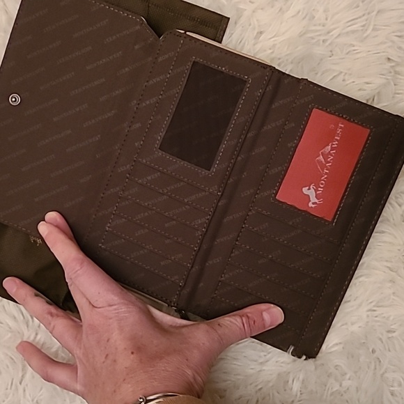 NWT Western Aztec embroidered Montana West Wrangler wallet with dust jacket. - Picture 5 of 7